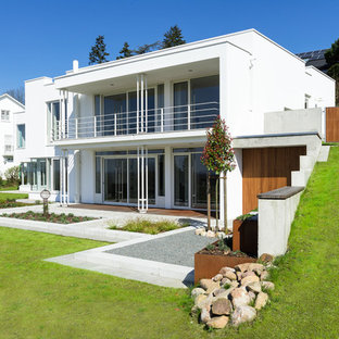 Zweistöckiges, Weißes Modernes Einfamilienhaus mit Putzfassade und Flachdach in Hamburg