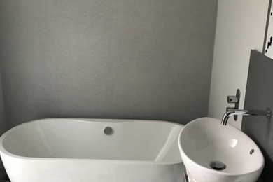 ハンプシャーにあるコンテンポラリースタイルのおしゃれな浴室の写真