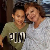 STEPHANIE SOLISs foto