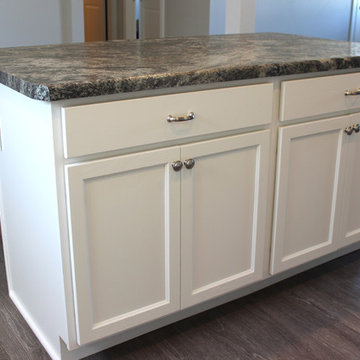 Kitchen & Bath Design: Mid Continent Cabinetry, Pionite Harold Counter