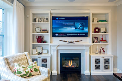 Example of a classic family room design in Toronto