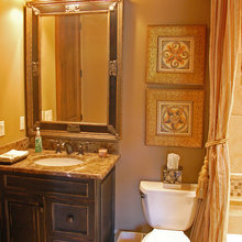 Casa Lolita Guest Bathrooms