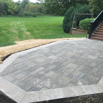 Unilock Beacon Hill flagstone with sandstone coping border