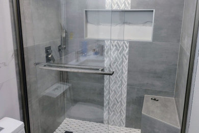 オーランドにあるコンテンポラリースタイルのおしゃれな浴室の写真