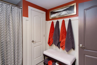 This is an example of a transitional bathroom in Kansas City.