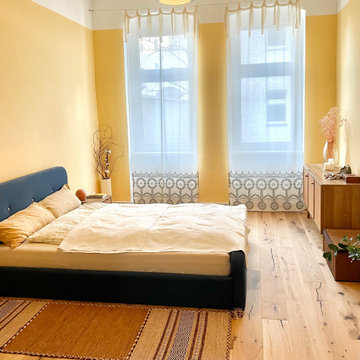 Helles Schlafzimmer mit natürlichen Materialien und Farben