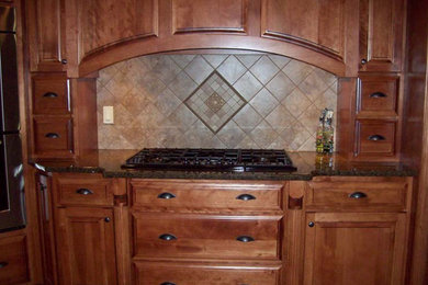 Example of a kitchen design in San Diego
