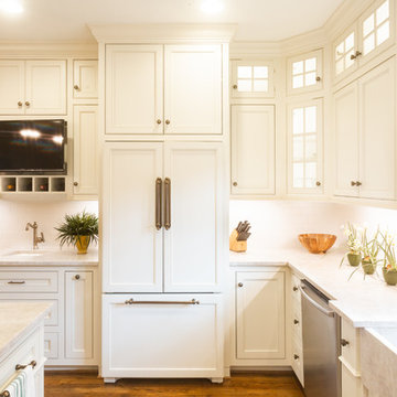 No better way to minimize the refrigerator than with wood panels!