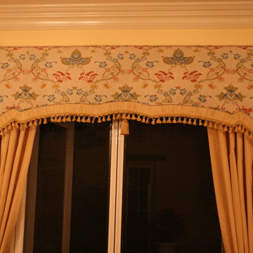 Shaped Valances