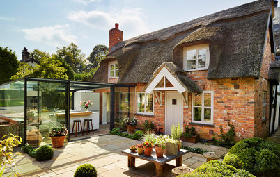 Stickybeak of the Week: A Cool Glass Kitchen in a Cosy English Cottage