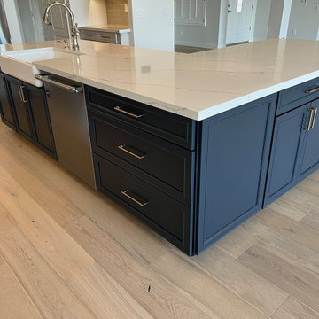 Two-Toned Kitchen WIth L-Shaped Island