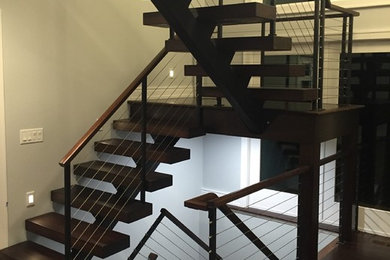 Staircase - modern staircase idea in New York