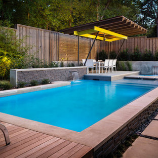 ダラスの中サイズの長方形モダンスタイルのおしゃれなプール (コンクリート板舗装	) の写真