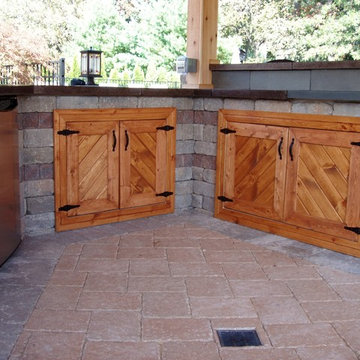 COVERED POOLSIDE BAR