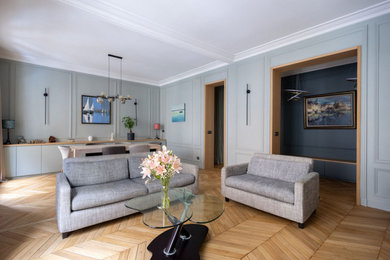 Cette photo montre un salon chic.