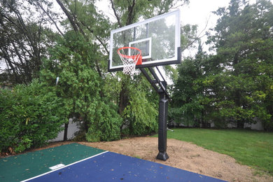 Inspiration for a modern exterior home remodel in New York