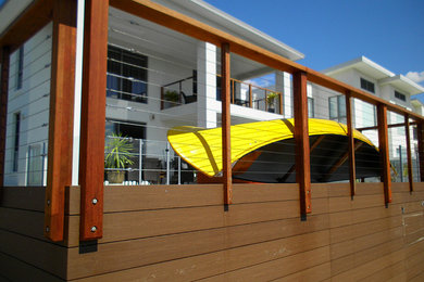 Design ideas for a contemporary deck in Gold Coast - Tweed.