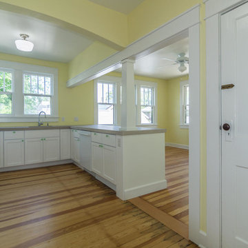 717 - Kitchen / Breakfast