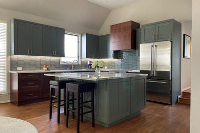 Transitional kitchen photo in Dallas