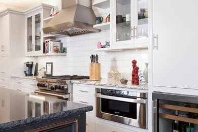 Trendy kitchen photo in Cincinnati
