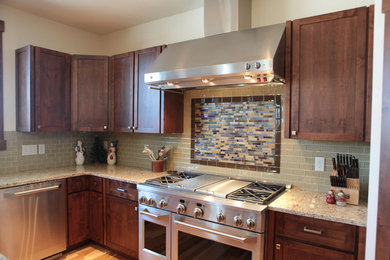 Example of a kitchen design in Cedar Rapids