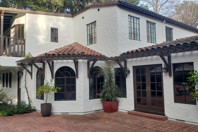 Example of a tuscan home design design in San Francisco