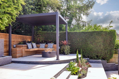 Inspiration for a contemporary patio in Gloucestershire.