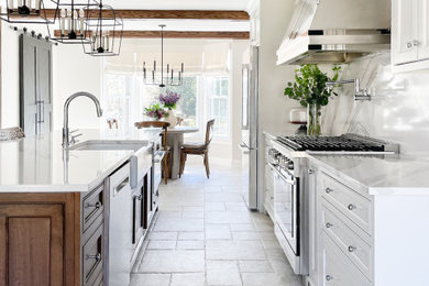 Transitional kitchen photo in Nashville