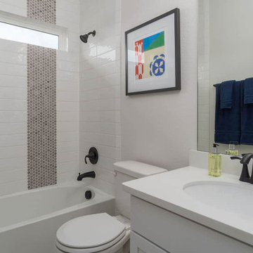 Houston, TX | Albury Trails Estates – Premier Rosewood Secondary Bathroom