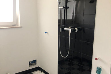 Ispirazione per una stanza da bagno design di medie dimensioni