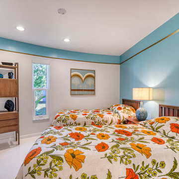Mid-Century Modern Bedroom — Sarasota Round House