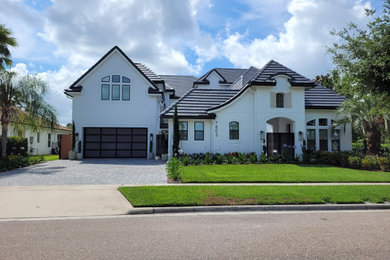 Inspiration for a modern exterior home remodel in Orlando