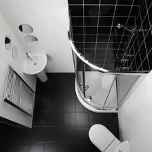 upstairs guest bathroom