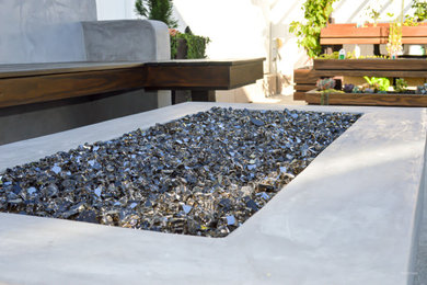 Home design - modern home design idea in Orange County