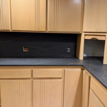 Bookmatched Luxury Kitchen – Dekton Laurent 2 cm Countertops