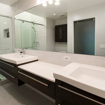 Modern Master Bathroom in Pasadena