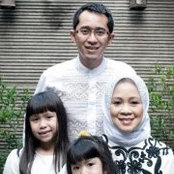 Teti Utamandarya's photo