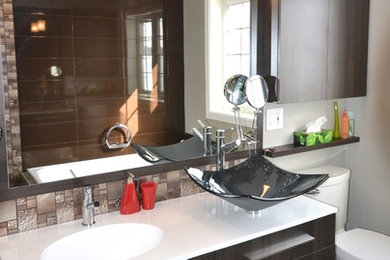 Bathroom - contemporary bathroom idea in Montreal