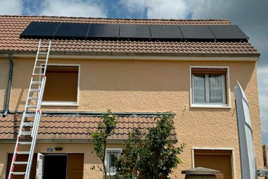 Cette image montre une façade de maison.