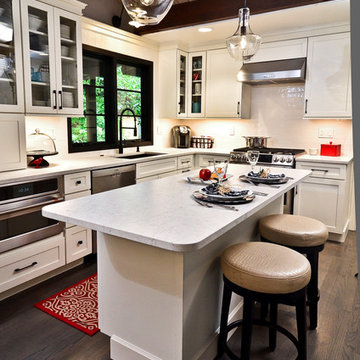 Kitchen island improves workflow