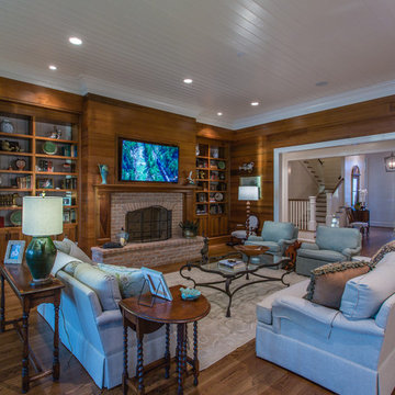 Classic Upscale Waterfront Cottage with Commanding View