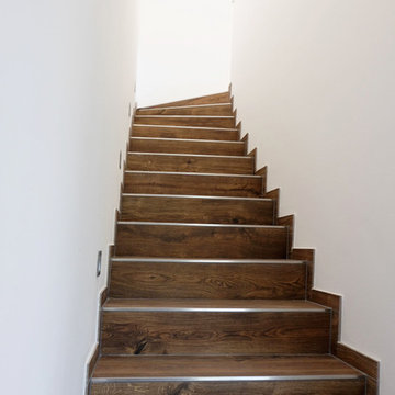 Treppe zum OG mit offenem Dachstuhl