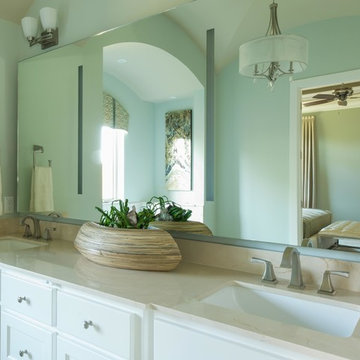 Crema Marfil Master bathroom