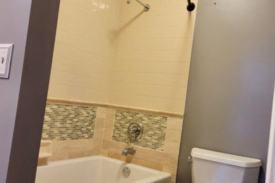 Example of a minimalist bathroom design in New York