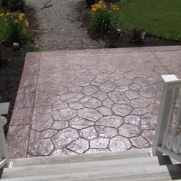Valley Stamped Concrete flagstone walkway with borders