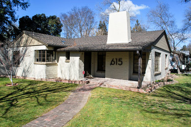Mid-sized arts and crafts exterior home photo in Sacramento
