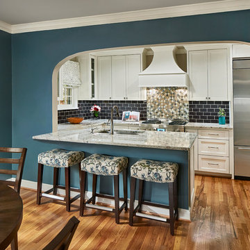 Kitchen with Peninsula and Counter Stools