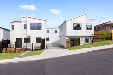 Inspiration for a contemporary exterior home remodel in Auckland