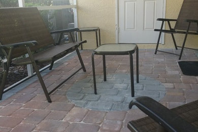 Example of an exterior home design in Tampa