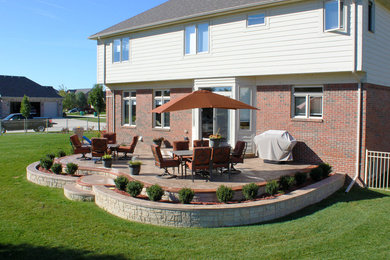Inspiration for a contemporary home design remodel in Detroit